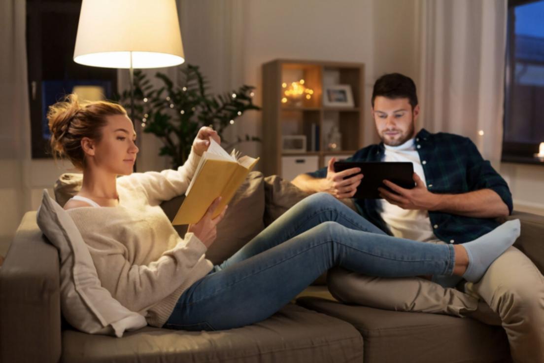 Sesión grupal trabajando en análisis de casos presupuestarios