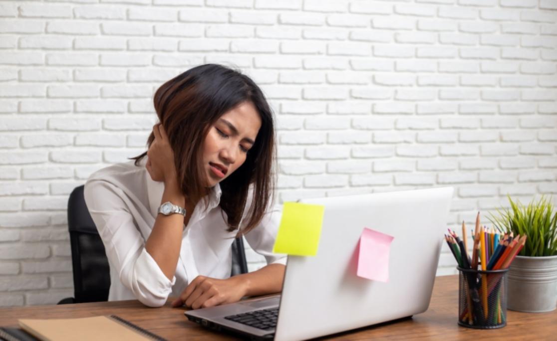 Equipo trabajando en ejercicios de planificación presupuestaria
